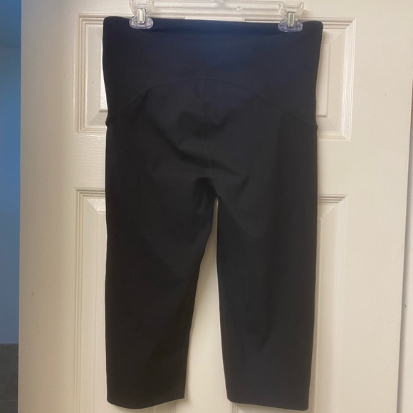 Spanx Active Booty Boost Capri Legging - Picture 2 of 4